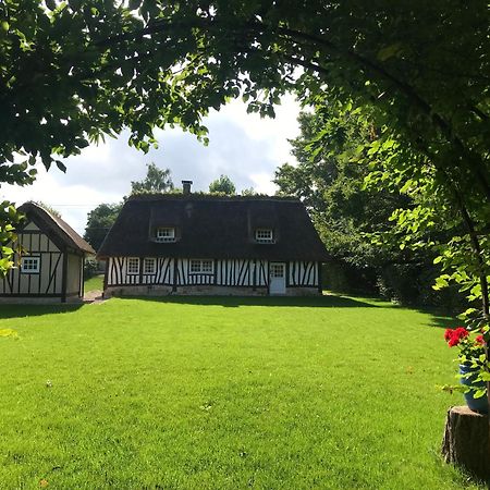 La Gloriette Gite Situe Dans La Propriete Dun Magnifique Manoir Vatteville-la-Rue Luaran gambar