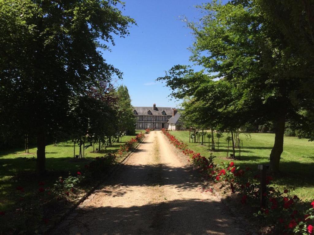 La Gloriette Gite Situe Dans La Propriete Dun Magnifique Manoir Vatteville-la-Rue Luaran gambar